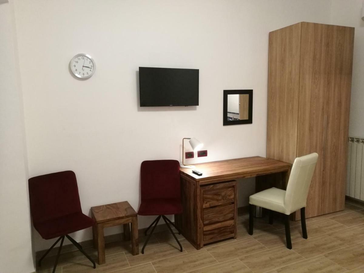 Al Trenino Accomodation Hotel Rome Bagian luar foto
