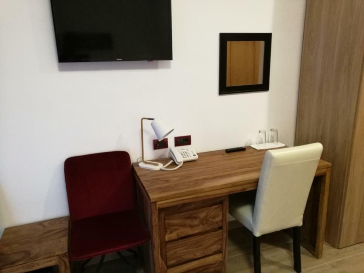 Al Trenino Accomodation Hotel Rome Bagian luar foto