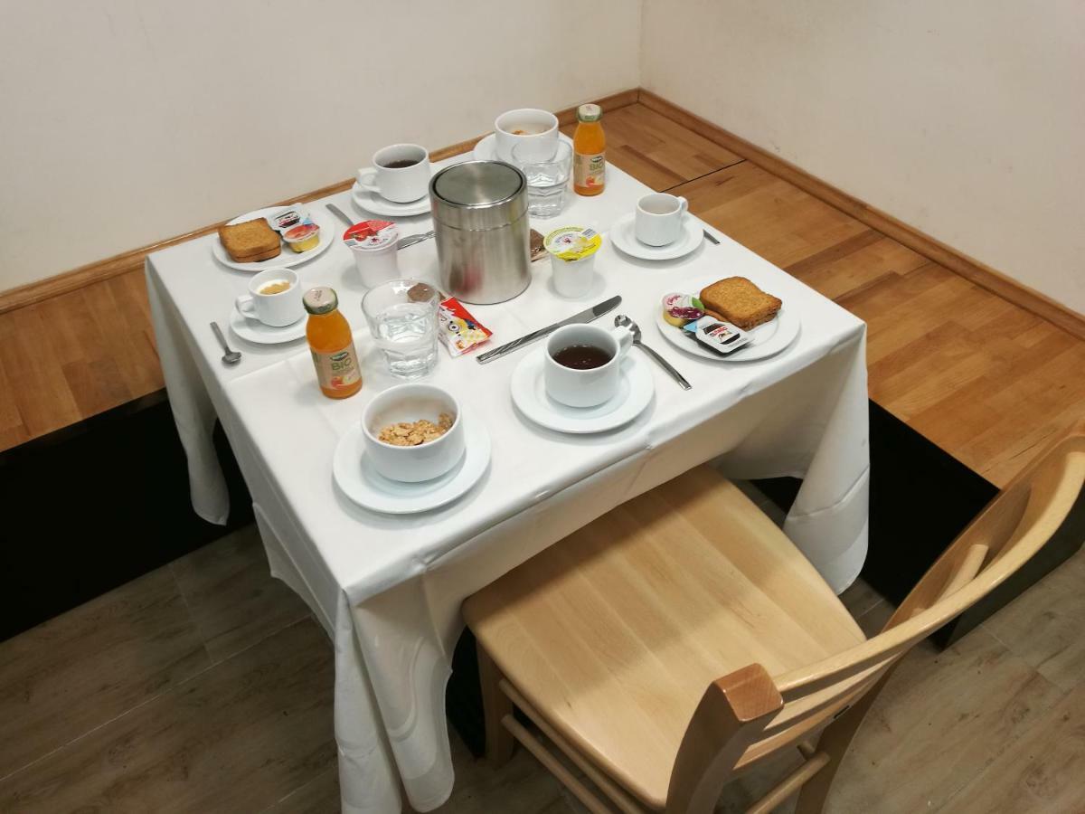 Al Trenino Accomodation Hotel Rome Bagian luar foto