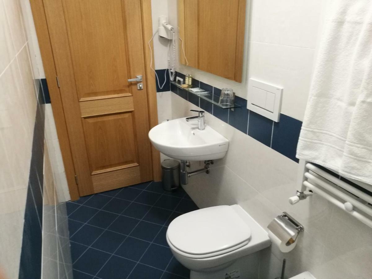 Al Trenino Accomodation Hotel Rome Bagian luar foto