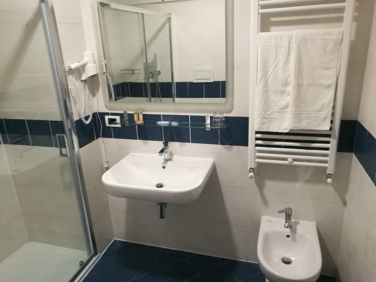 Al Trenino Accomodation Hotel Rome Bagian luar foto